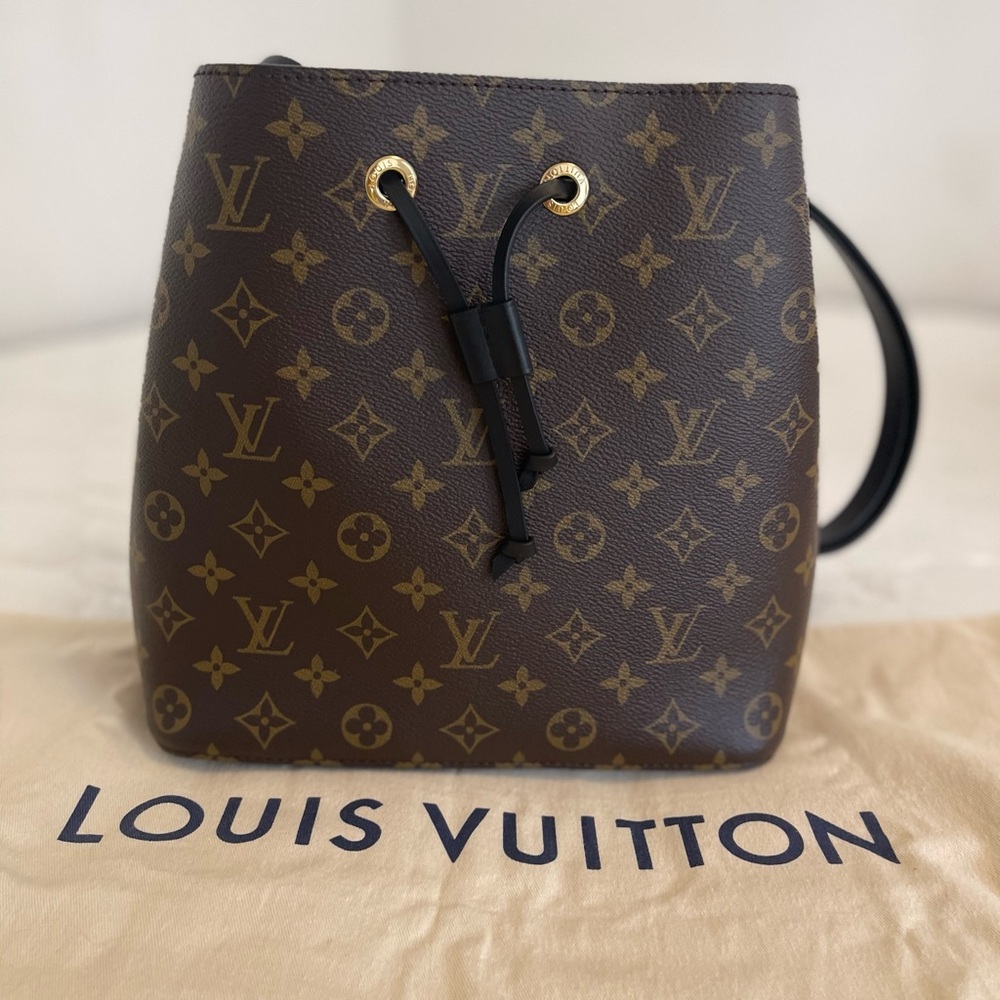 Louis Vuitton Neonoe MM Black